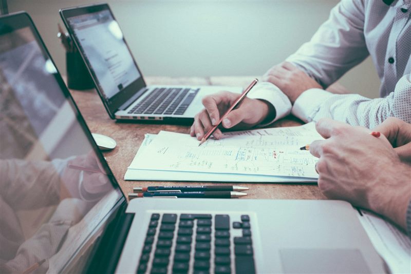 Commercial shipping paperwork and trade compliance